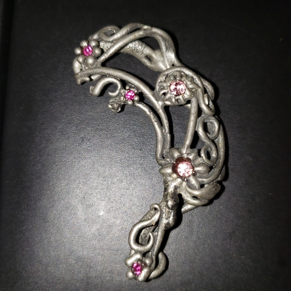 Ear cuff